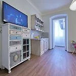 Old Romanitic 1 With Free Private Parking Apartman *