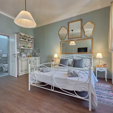 Old Romanitic 1 With Free Private Parking