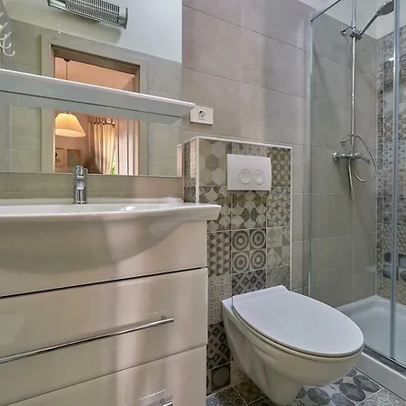 Old Romanitic 1 With Free Private Parking