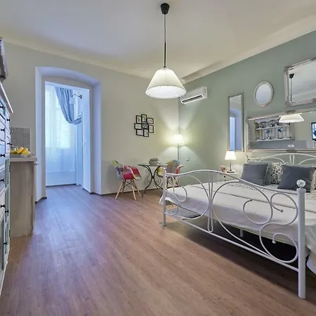 Old Romanitic 1 With Free Private Parking *