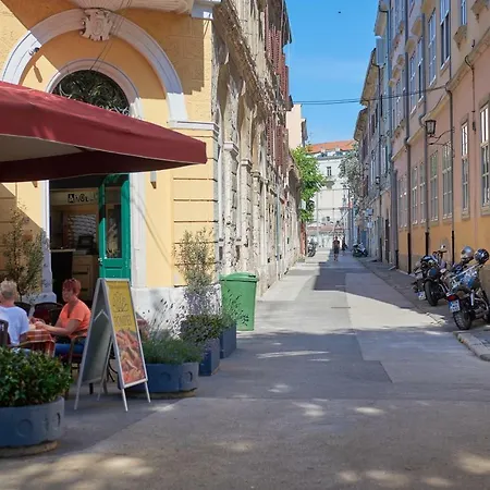 Old Romanitic 1 With Free Private Parking Apartment Pula