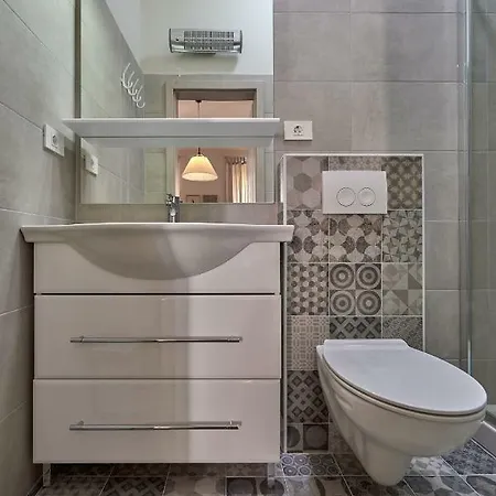 Old Romanitic 1 With Free Private Parking Apartment