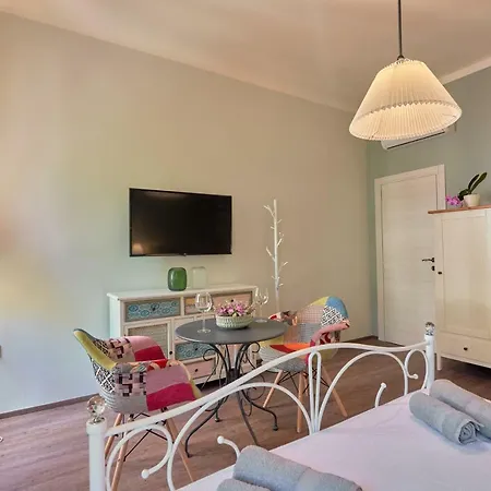 Old Romanitic 1 With Free Private Parking