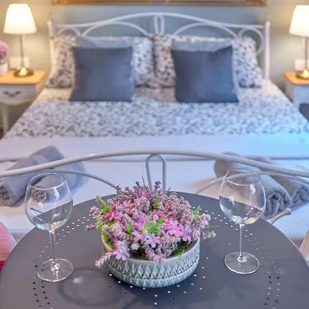 Old Romanitic 1 With Free Private Parking Apartment Pula