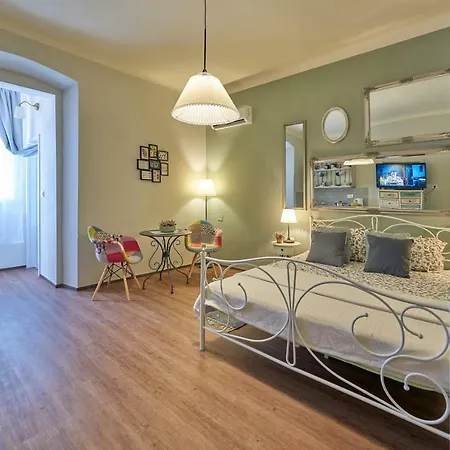 Old Romanitic 1 With Free Private Parking