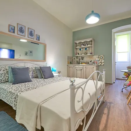 Old Romanitic 1 With Free Private Parking