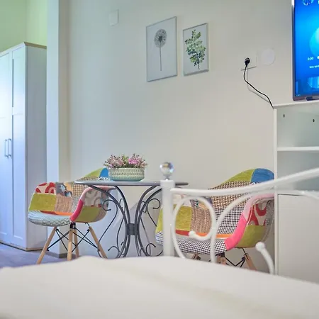 Old Romanitic 1 With Free Private Parking *