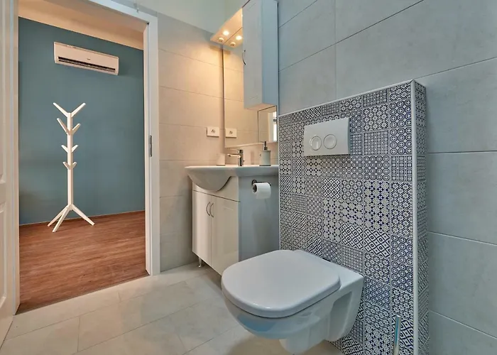 Апартаменты Old Romanitic 1 With Free Private Parking