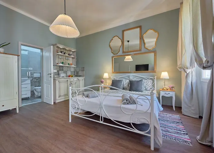 Old Romanitic 1 With Free Private Parking