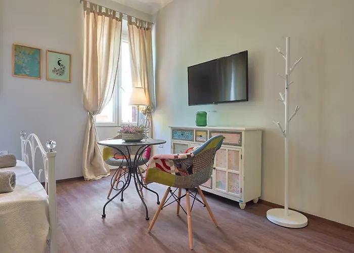 Old Romanitic 1 With Free Private Parking Апартаменты *