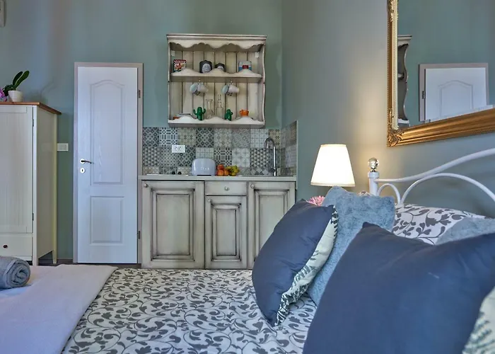 Old Romanitic 1 With Free Private Parking Апартаменты *