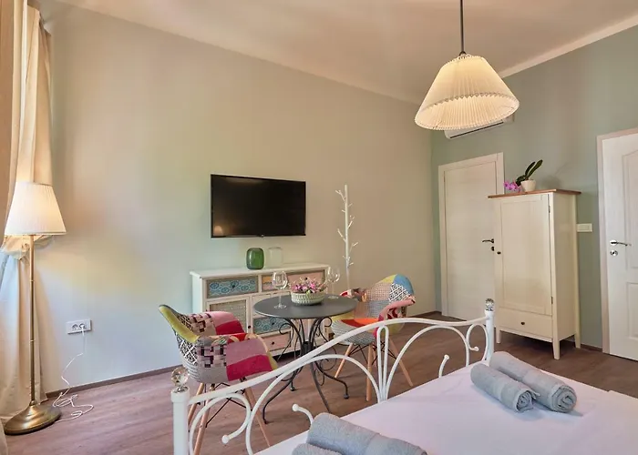 Old Romanitic 1 With Free Private Parking