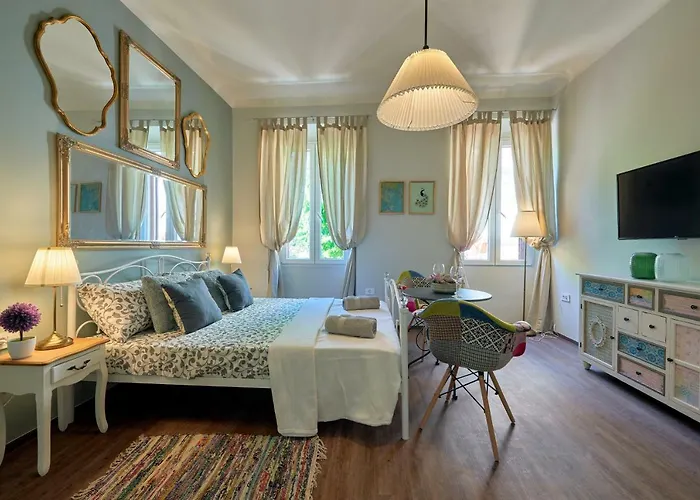 Апартаменты Old Romanitic 1 With Free Private Parking *