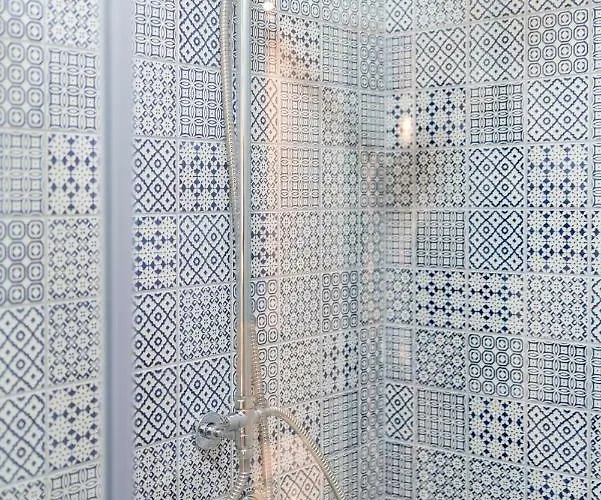 Old Romanitic 1 With Free Private Parking Апартаменты *