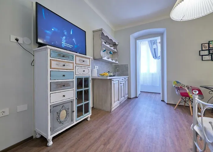 Old Romanitic 1 With Free Private Parking Апартаменты *