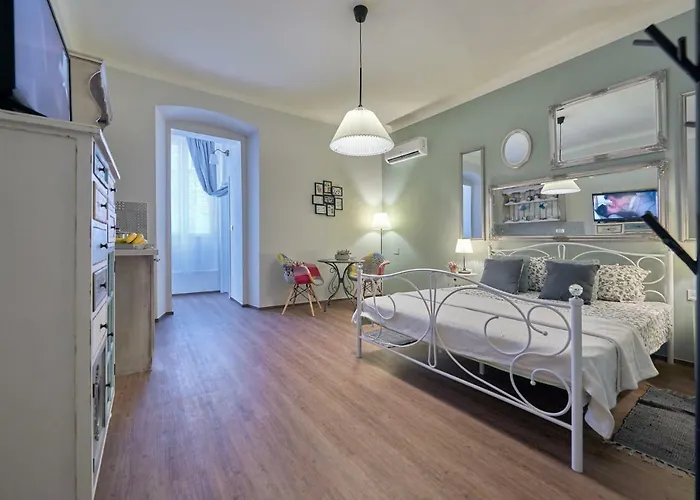 Old Romanitic 1 With Free Private Parking *