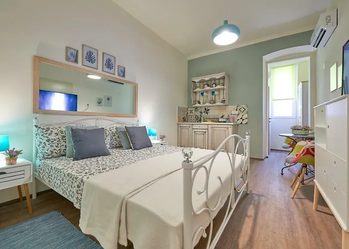 Old Romanitic 1 With Free Private Parking