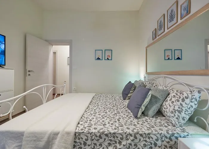 Old Romanitic 1 With Free Private Parking Апартаменты Пула