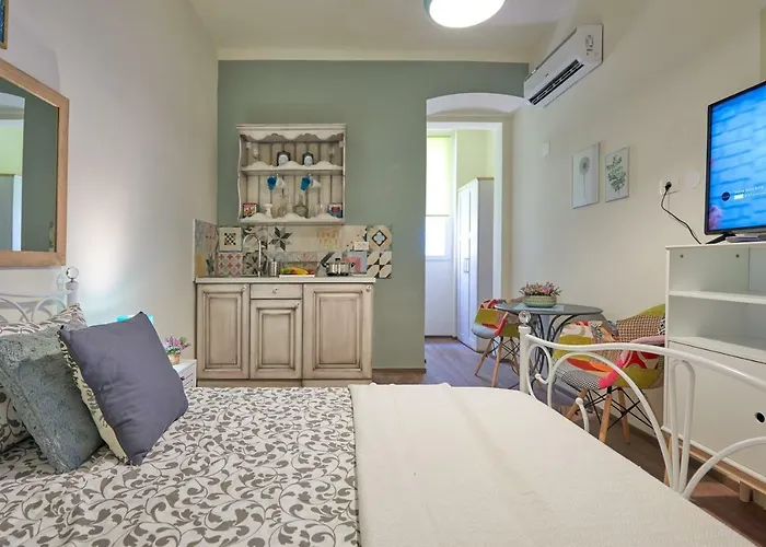 Апартаменты Old Romanitic 1 With Free Private Parking *