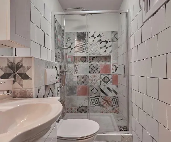 Old Romanitic 1 With Free Private Parking Апартаменты