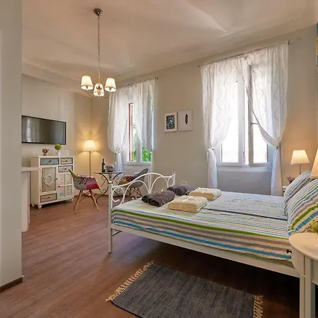 Old Romanitic 1 With Free Private Parking Póla